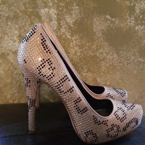 Jessica Simpson pumps